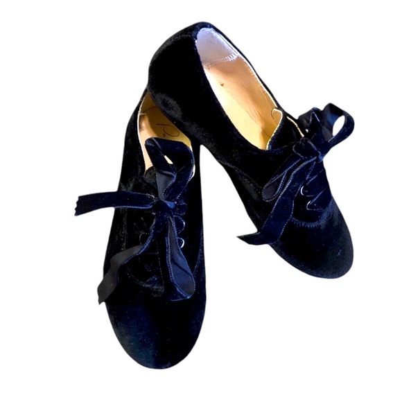 Papanatas || Girls Black Velvet Lace Up Oxfords - Picture 1 of 7